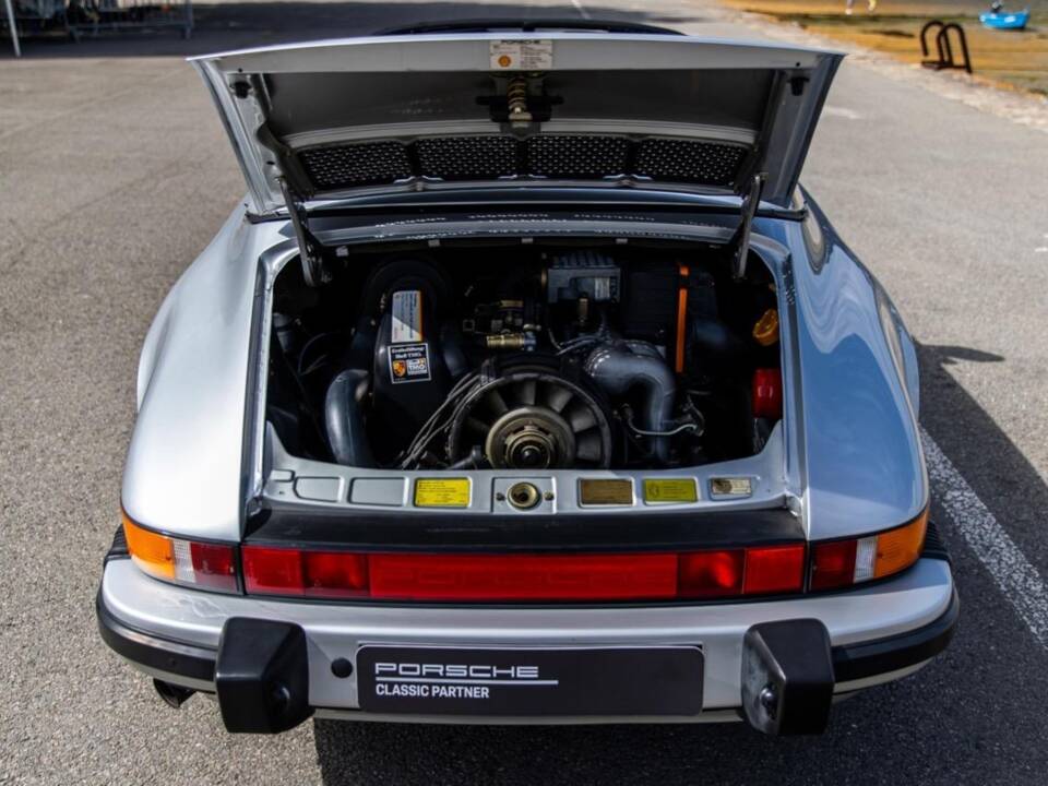 Image 82/132 of Porsche 911 Speedster 3.2 (1989)