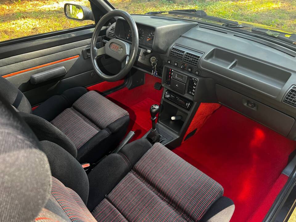 Bild 36/39 von Peugeot 205 GTi 1.6 (1986)