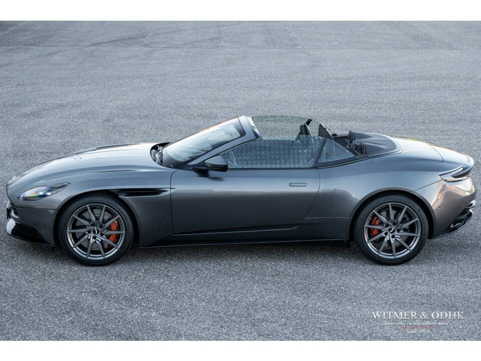 Image 5/41 de Aston Martin DB 11 Volante (2018)