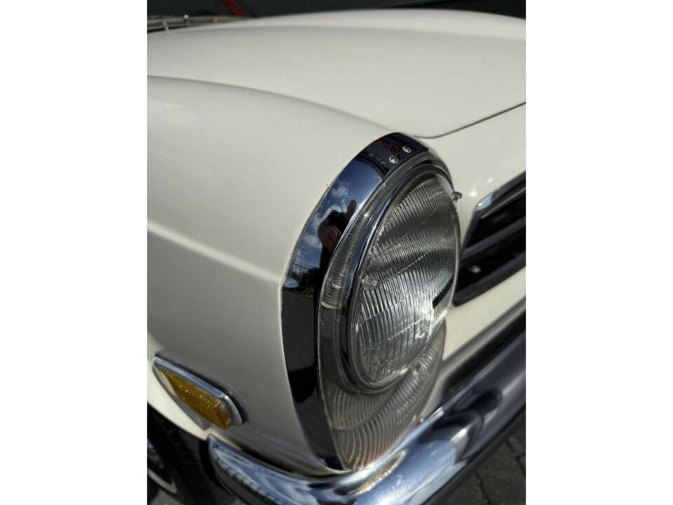 Immagine 22/50 di Mercedes-Benz 280 SL (1968)