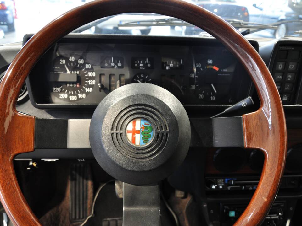 Image 23/49 of Alfa Romeo Alfetta 2.0 (1983)
