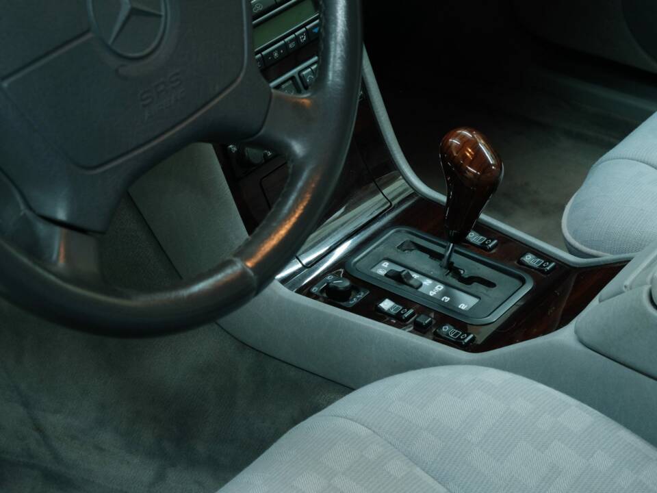 Bild 44/50 von Mercedes-Benz S 320 (1996)