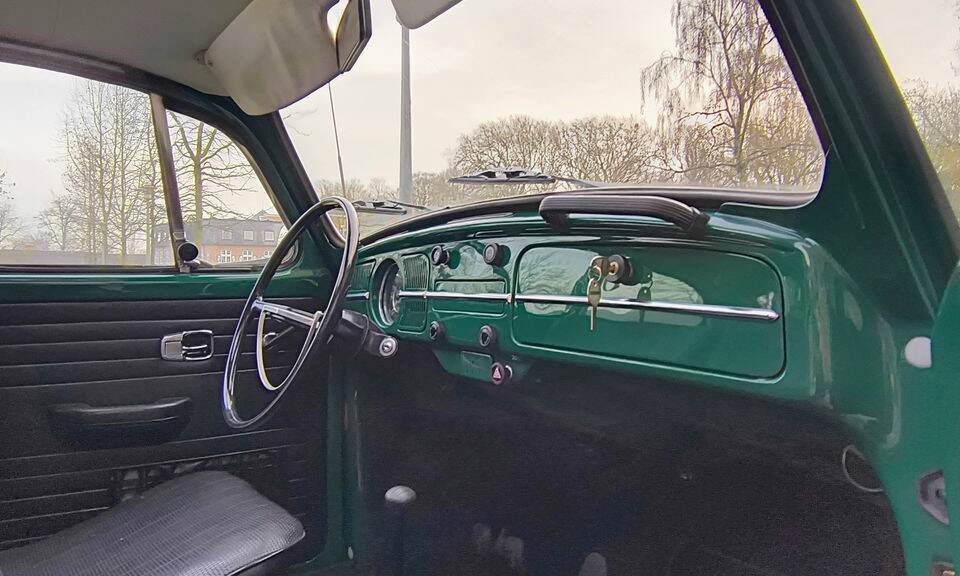 Immagine 2/8 di Volkswagen Käfer 1300 (1968)