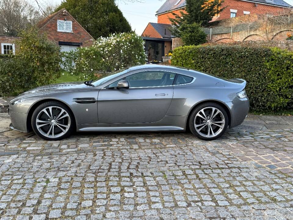 Afbeelding 36/49 van Aston Martin V12 Vantage (2009)