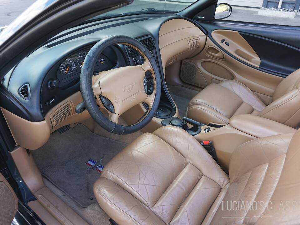 Image 25/38 de Ford Mustang GT (1998)