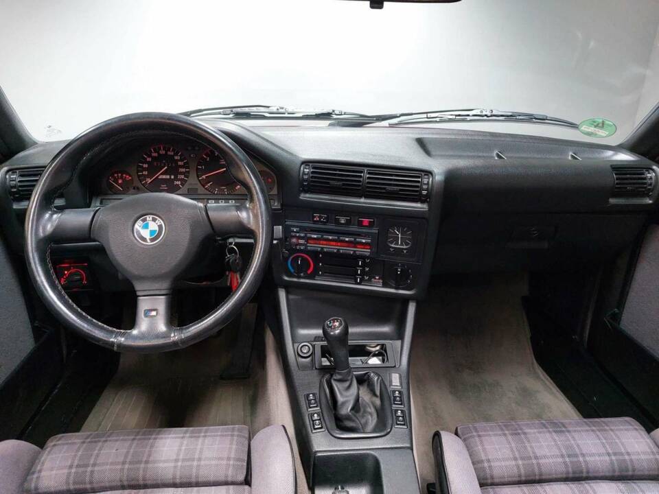 Image 11/14 de BMW 320i (1990)