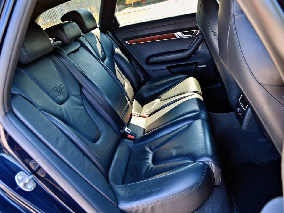 Bild 13/22 von Audi S6 Avant 5.2 V10 quattro (2006)