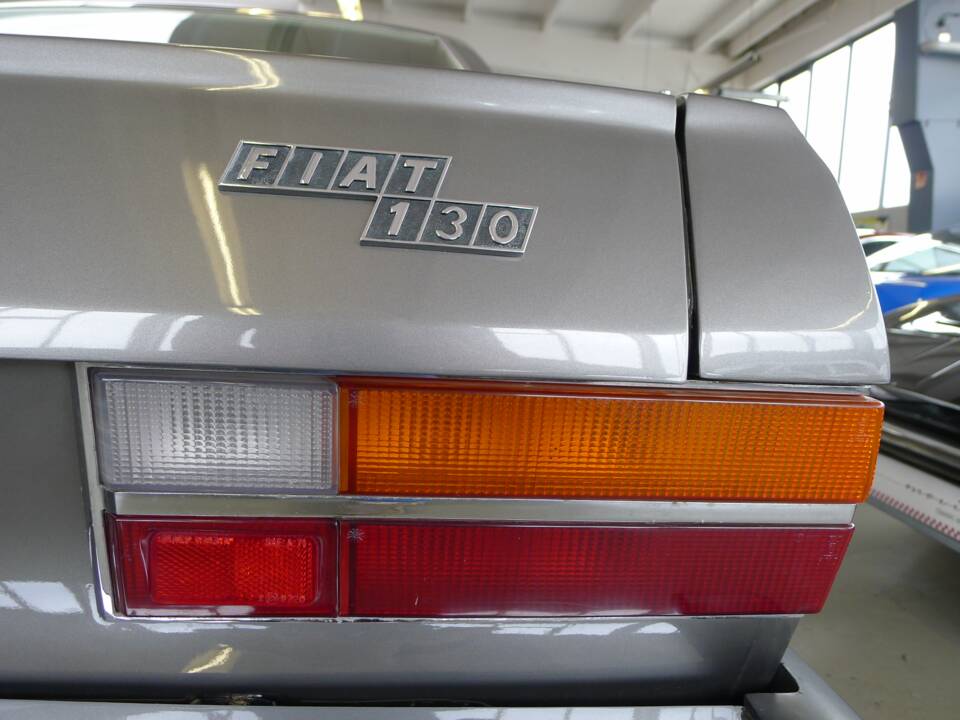 Image 30/44 of FIAT 130 Coupé (1972)