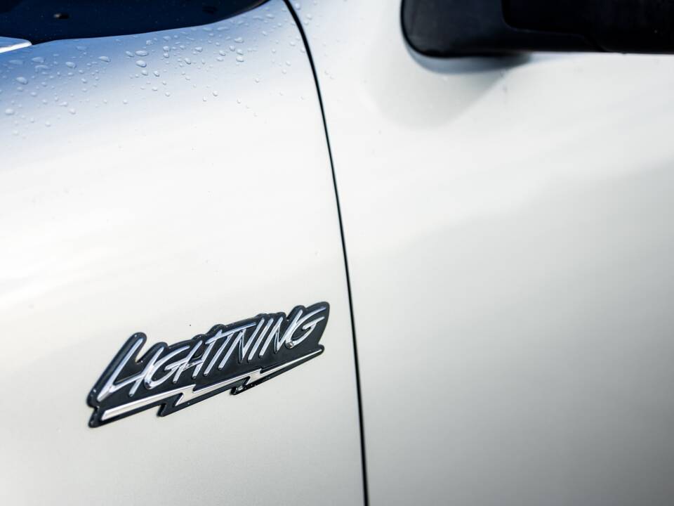Image 22/50 of Ford F-150 SVT Lightning (2002)