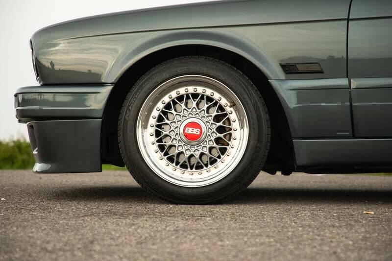 Image 46/50 of BMW 325i (1990)