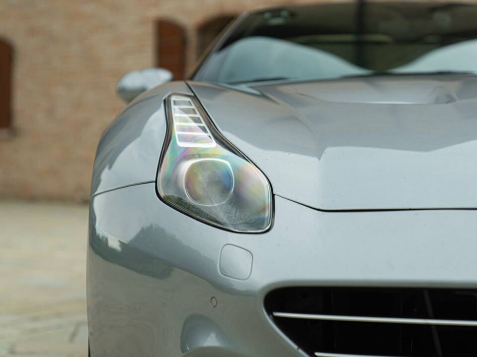 Bild 28/50 von Ferrari California T (2014)