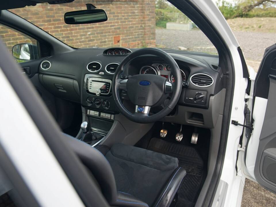 Image 3/22 of Ford Focus RS (2010)