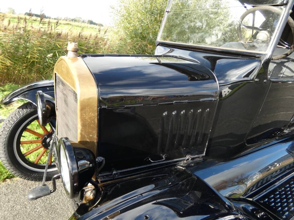 Image 24/41 of Ford Model T Touring (1925)