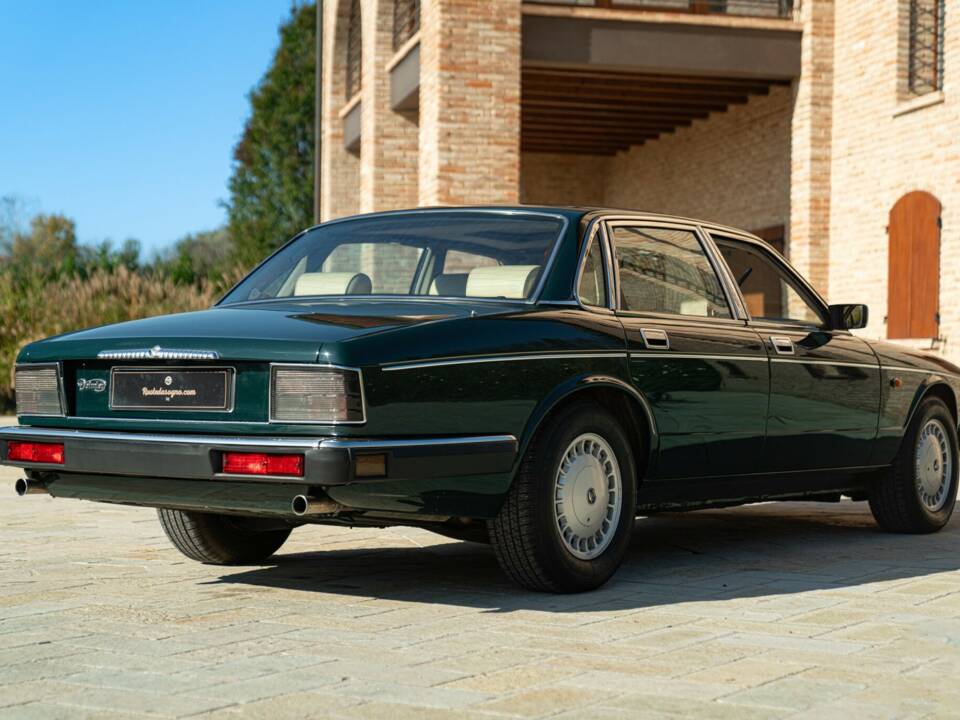 Image 15/50 de Daimler XJ 6 4.0 (1991)