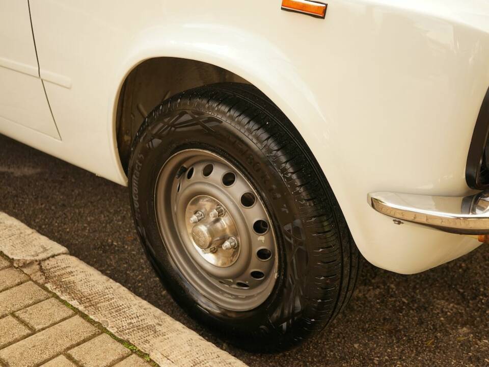 Image 14/100 of Alfa Romeo Giulia Nuova Super 1300 (1977)