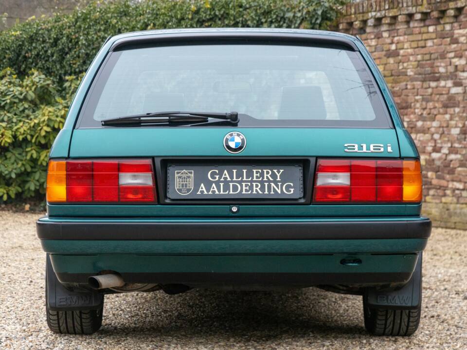 Image 6/50 of BMW 316i Touring (1993)