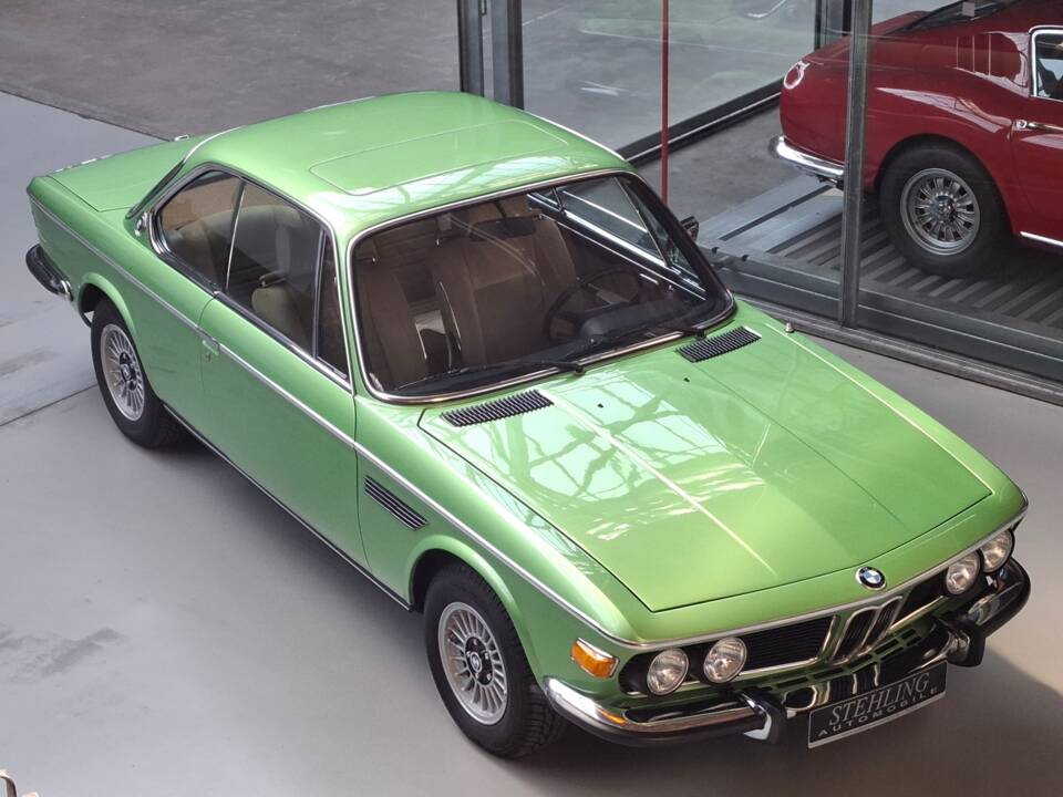 Image 2/43 of BMW 2,5 CS (1975)