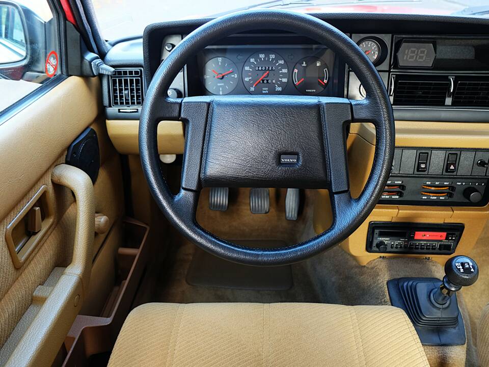 Image 33/75 de Volvo 240 (1986)