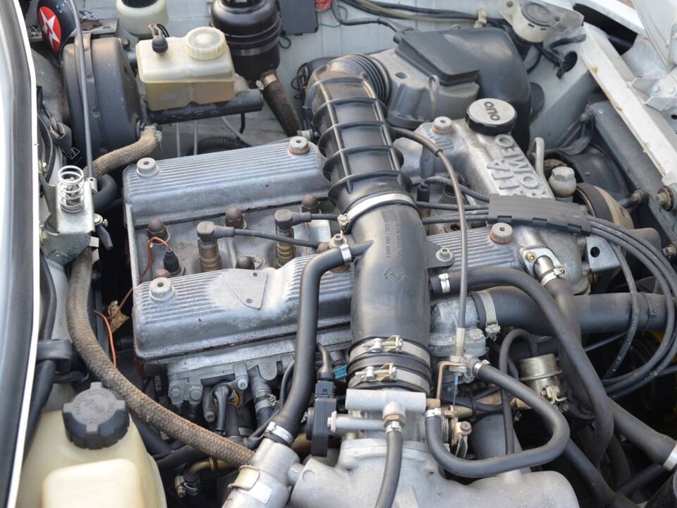 Immagine 14/18 di Alfa Romeo 2.0 Spider (1991)