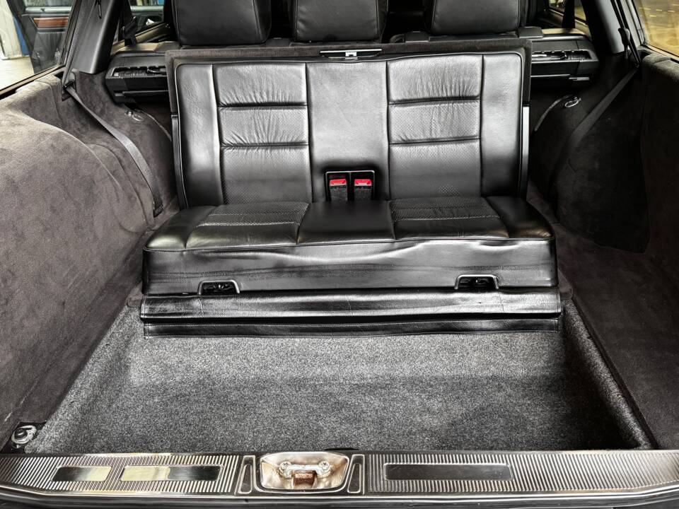 Bild 47/54 von Mercedes-Benz 300 TD Turbo (1993)