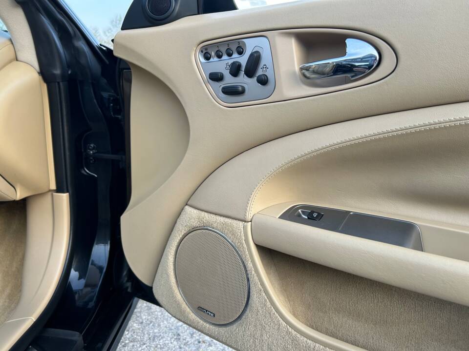 Image 19/36 of Jaguar XK 4.2 (2007)