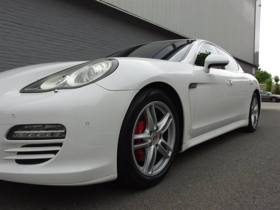 Image 28/98 of Porsche Panamera S (2010)
