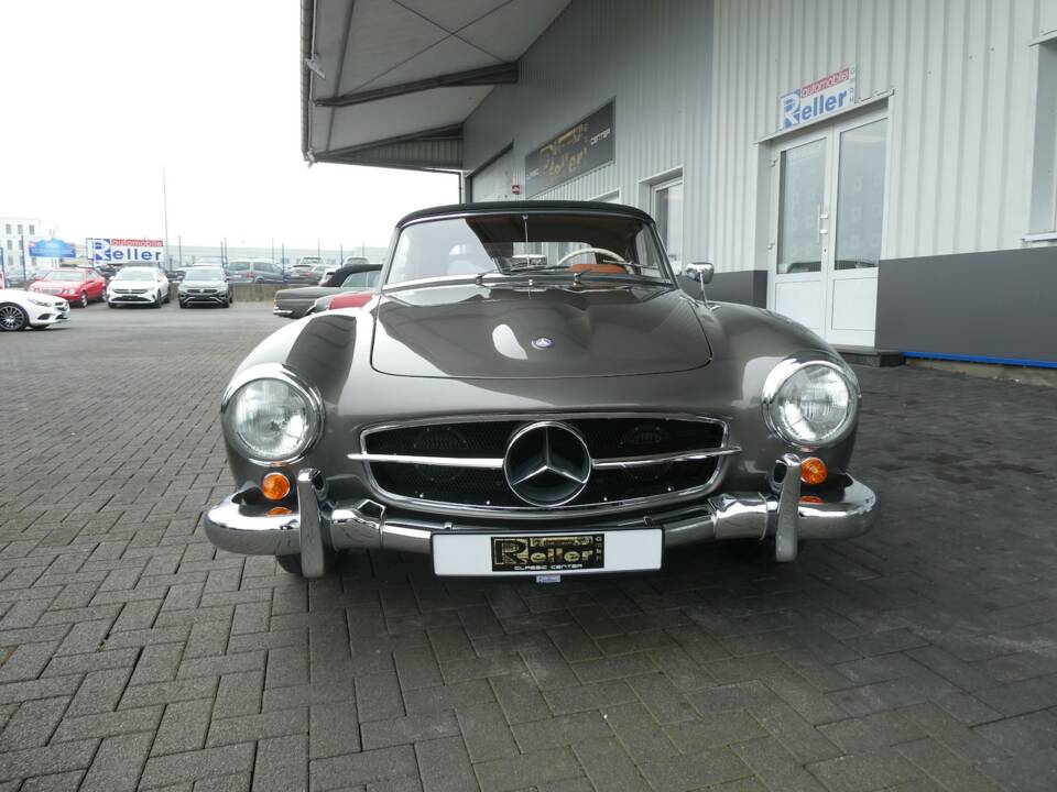 Image 2/26 of Mercedes-Benz 190 SL (1962)
