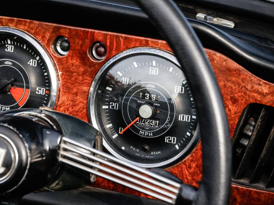 Image 27/42 of Triumph TR 4A (1966)