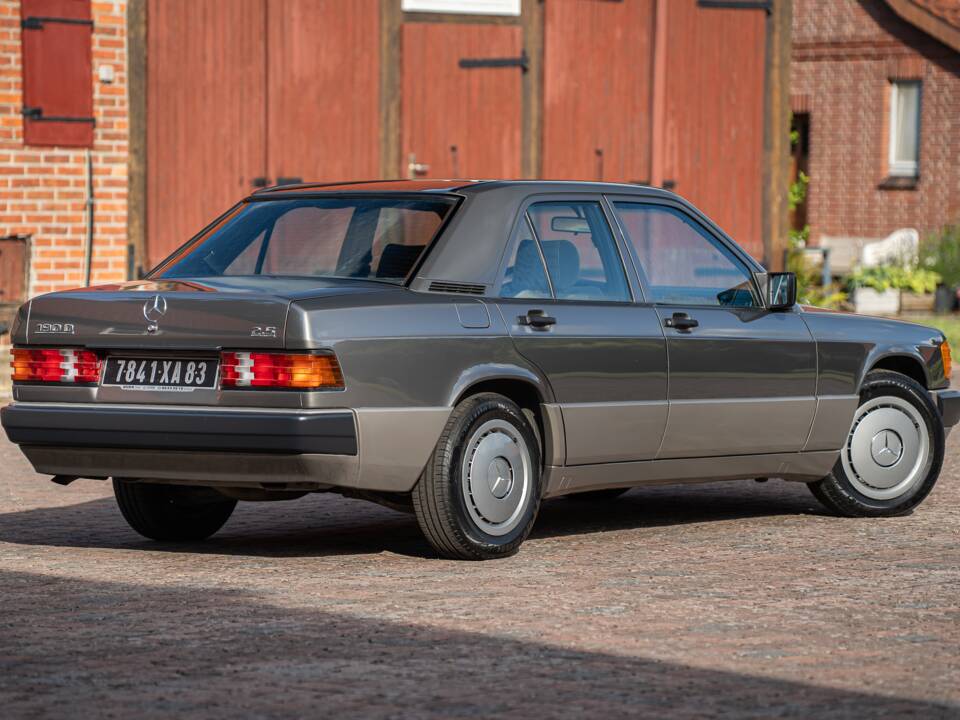 Immagine 12/73 di Mercedes-Benz 190 D 2.5 (1990)