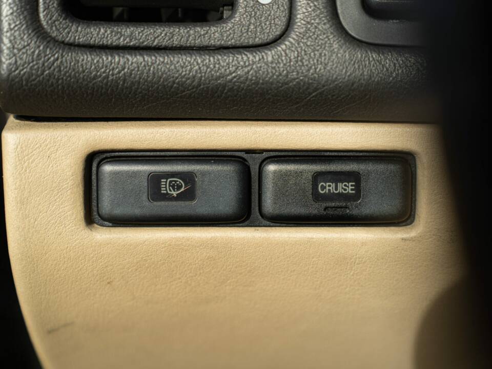 Bild 35/50 von Honda Legend (1992)