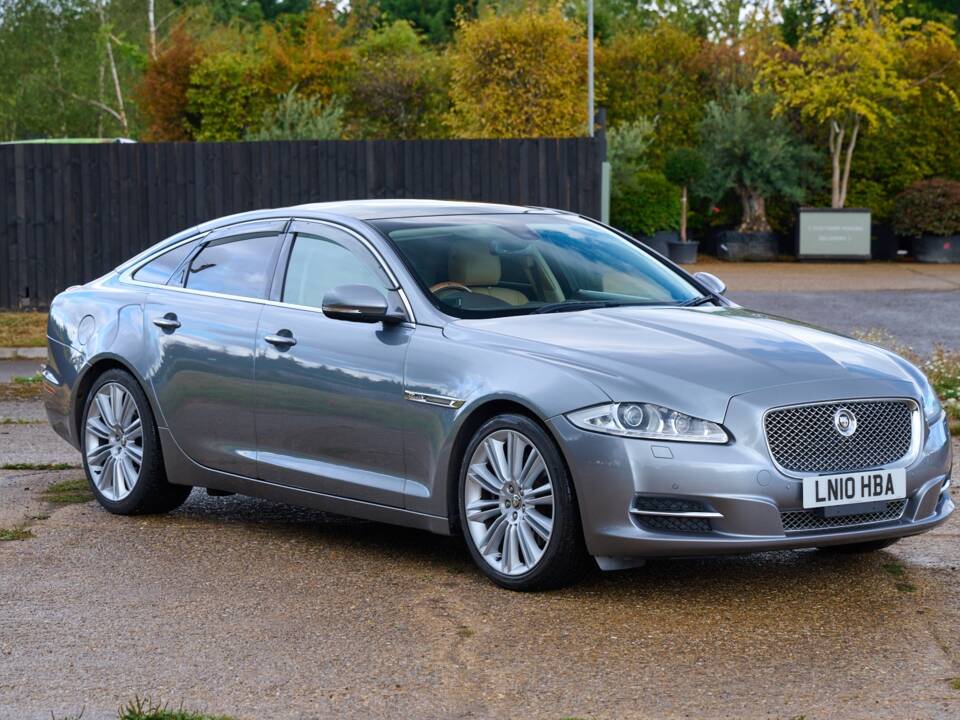 Bild 1/50 von Jaguar XJ 5.0 (2010)
