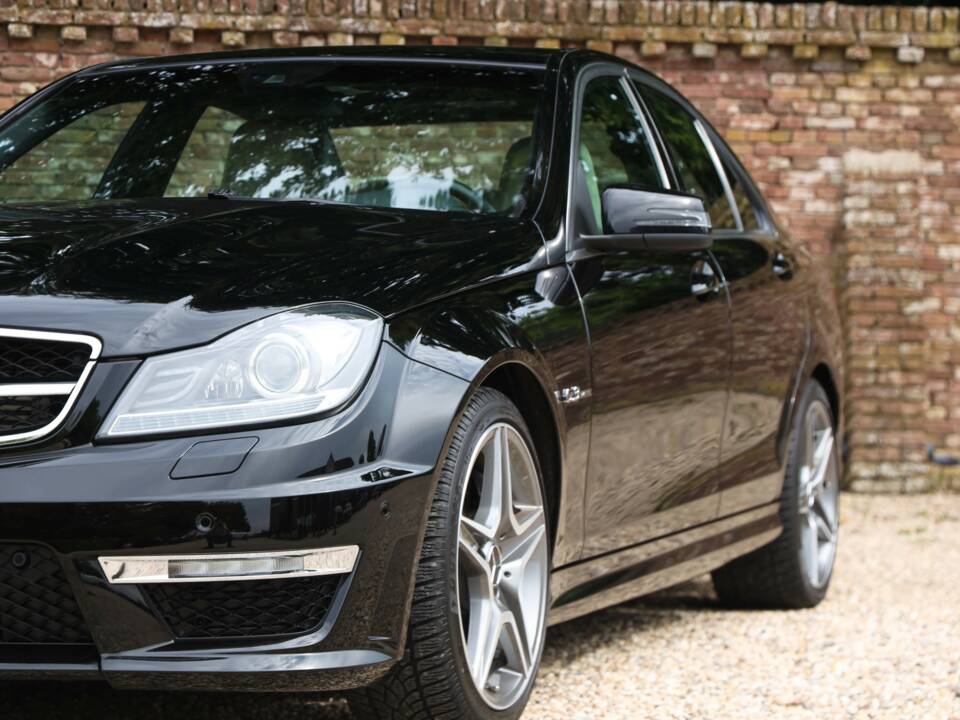 Image 15/50 of Mercedes-Benz C 63 AMG (2012)