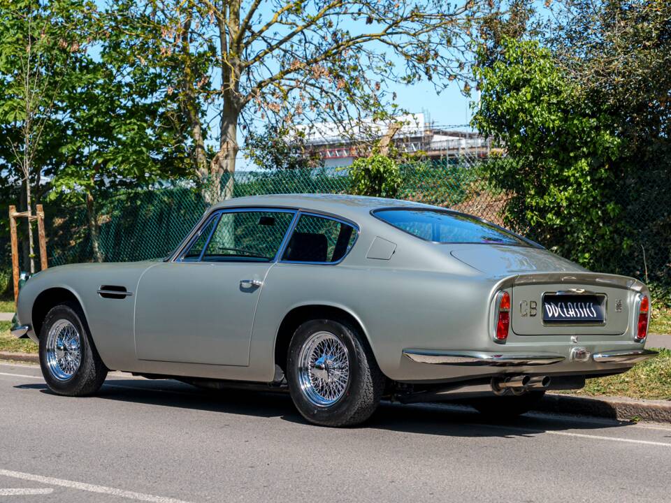 Immagine 4/27 di Aston Martin DB 6 Mk II (1971)