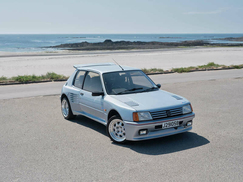 Image 7/50 of Peugeot 205 GTi 1.9 (1990)