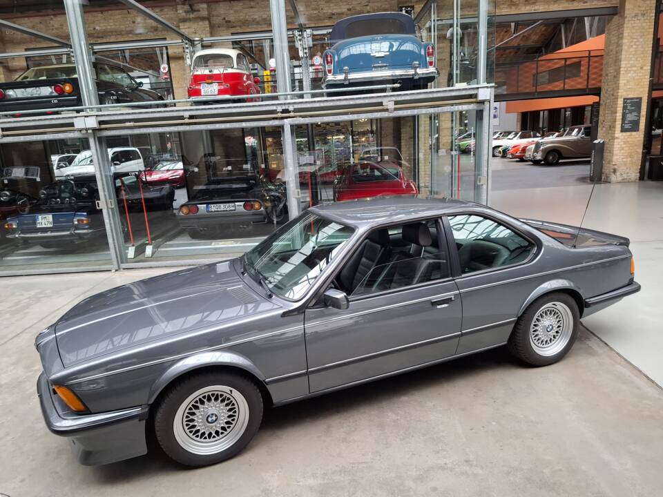 Image 30/33 of BMW M 635 CSi (1987)