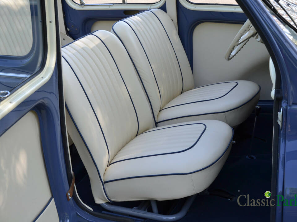 Image 34/50 of Renault 4 CV Décapotable (1954)