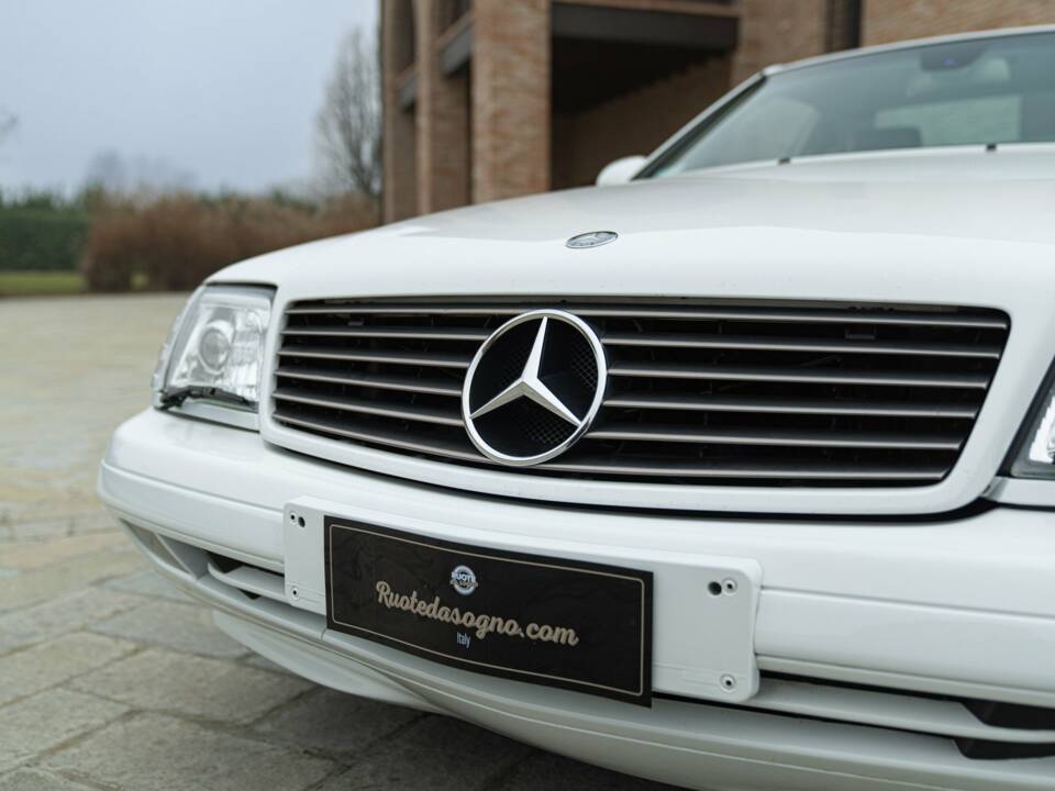 Image 22/50 of Mercedes-Benz SL 500 (1999)