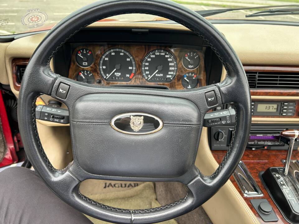 Image 13/40 of Jaguar XJS 5.3 V12 (1991)