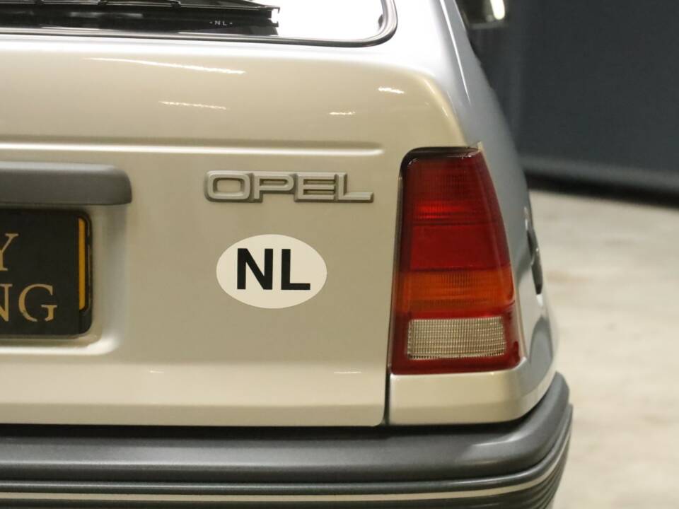 Afbeelding 38/50 van Opel Kadett 2,0i GSi (1988)