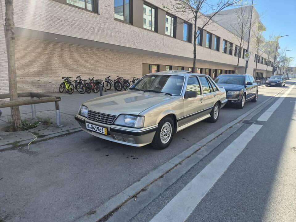 Bild 4/8 von Opel Senator 3,0i (1986)
