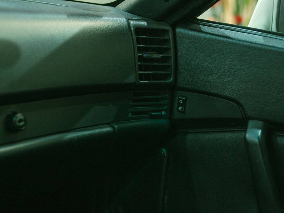Image 31/45 of Porsche 944 S2 (1989)