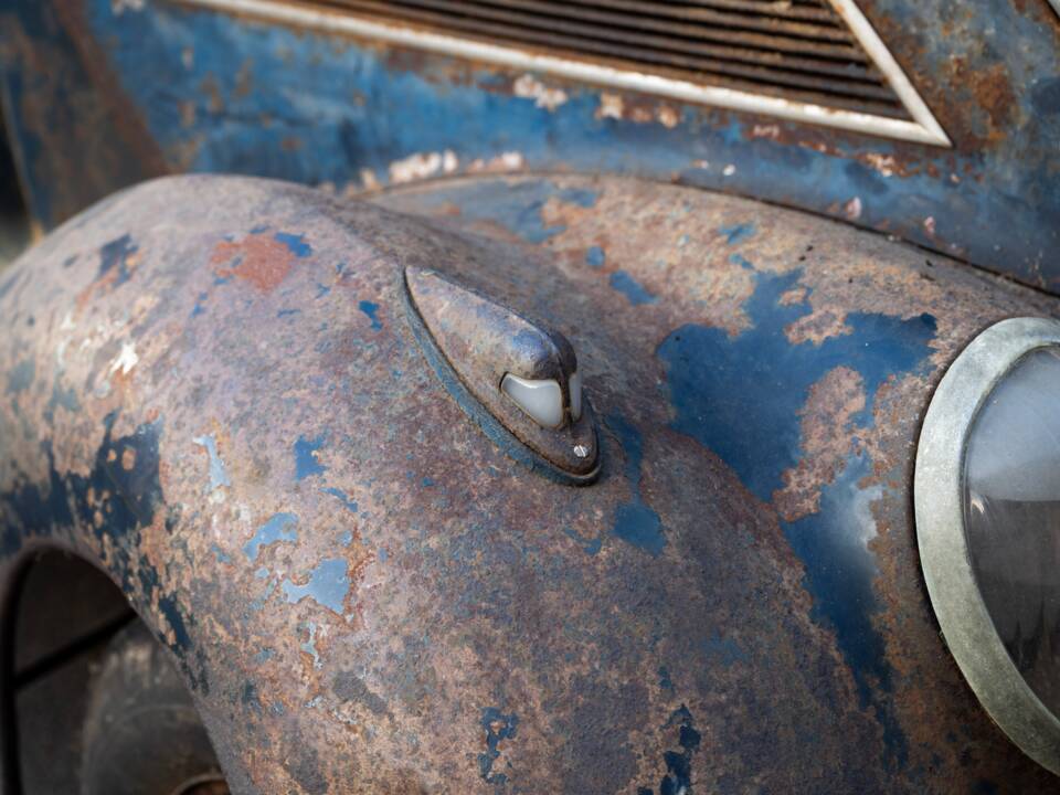 Image 36/134 of Ford V8 (1937)