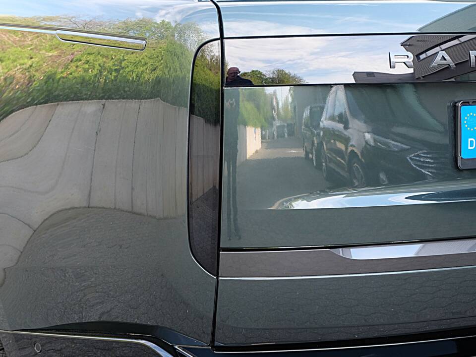 Image 22/61 of Land Rover Range Rover D350 (2025)
