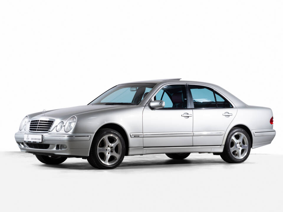 Image 3/34 of Mercedes-Benz E 430 4MATIC (2001)