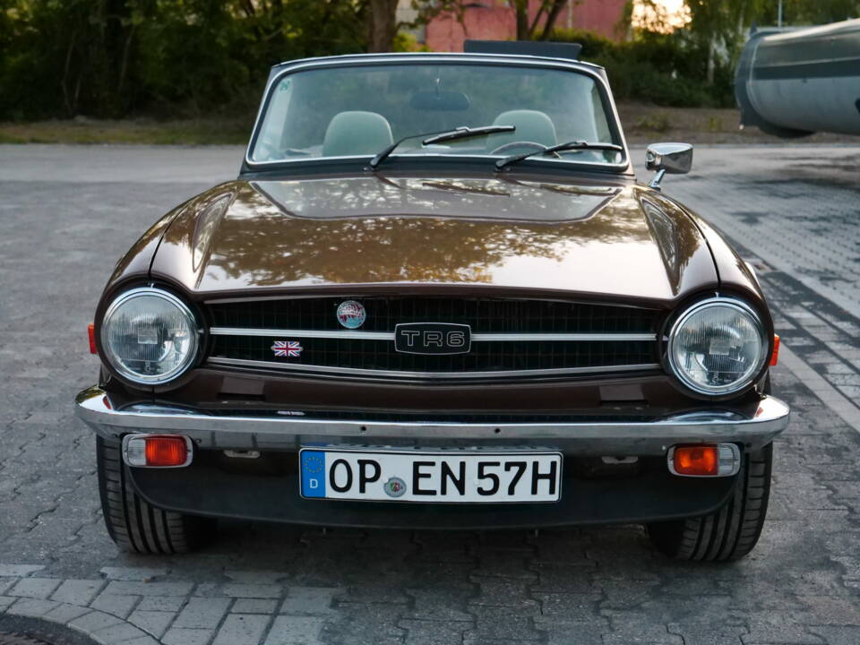 Image 2/6 of Triumph TR 6 (1975)