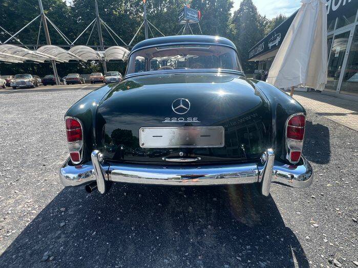 Image 4/21 de Mercedes-Benz 220 SE (1960)