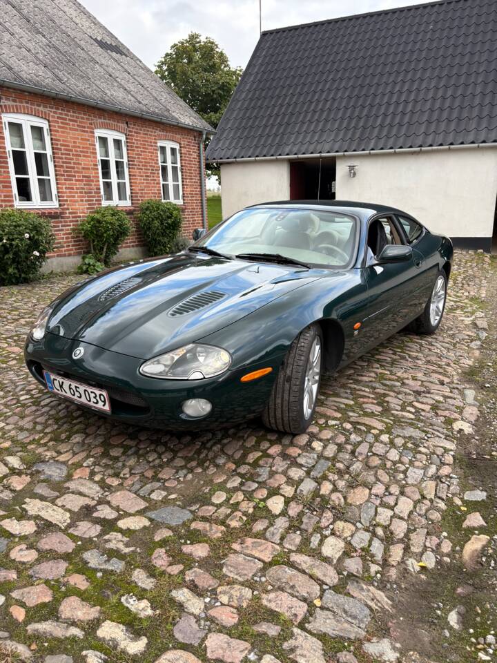 Image 4/15 of Jaguar XKR (2003)