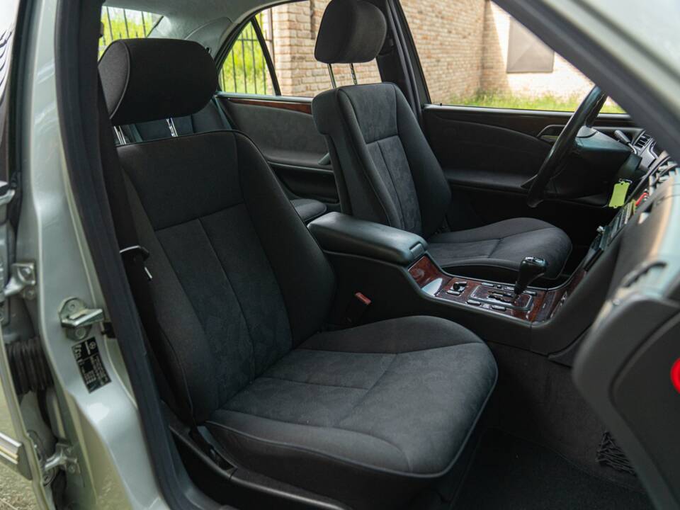 Afbeelding 25/50 van Mercedes-Benz E 430 (2000)