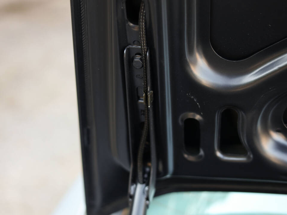 Immagine 38/100 di Mercedes-Benz 190 E 2.3 (1992)