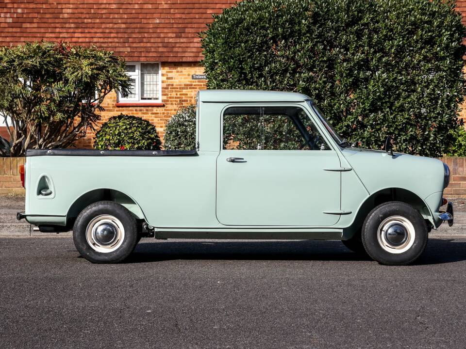 Image 5/29 of Morris Mini Van (1962)